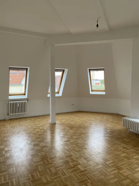Großzügige 2-Zimmer-Wohnung mit Balkon und Einbauküche — photo 1